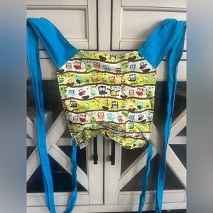 Reversible doll carrier